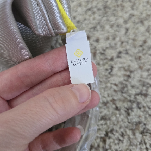 NWT Kendra Scott Cosmetic Case - Picture 6 of 6